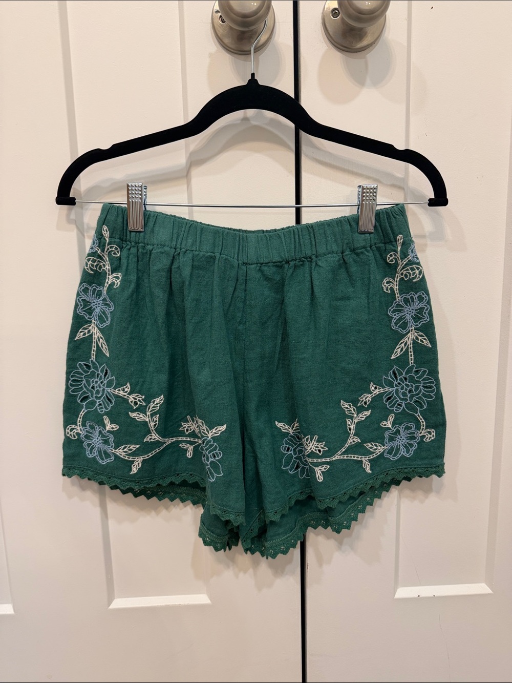 Universal Thread Green Embroidered Lace-Trim Shorts